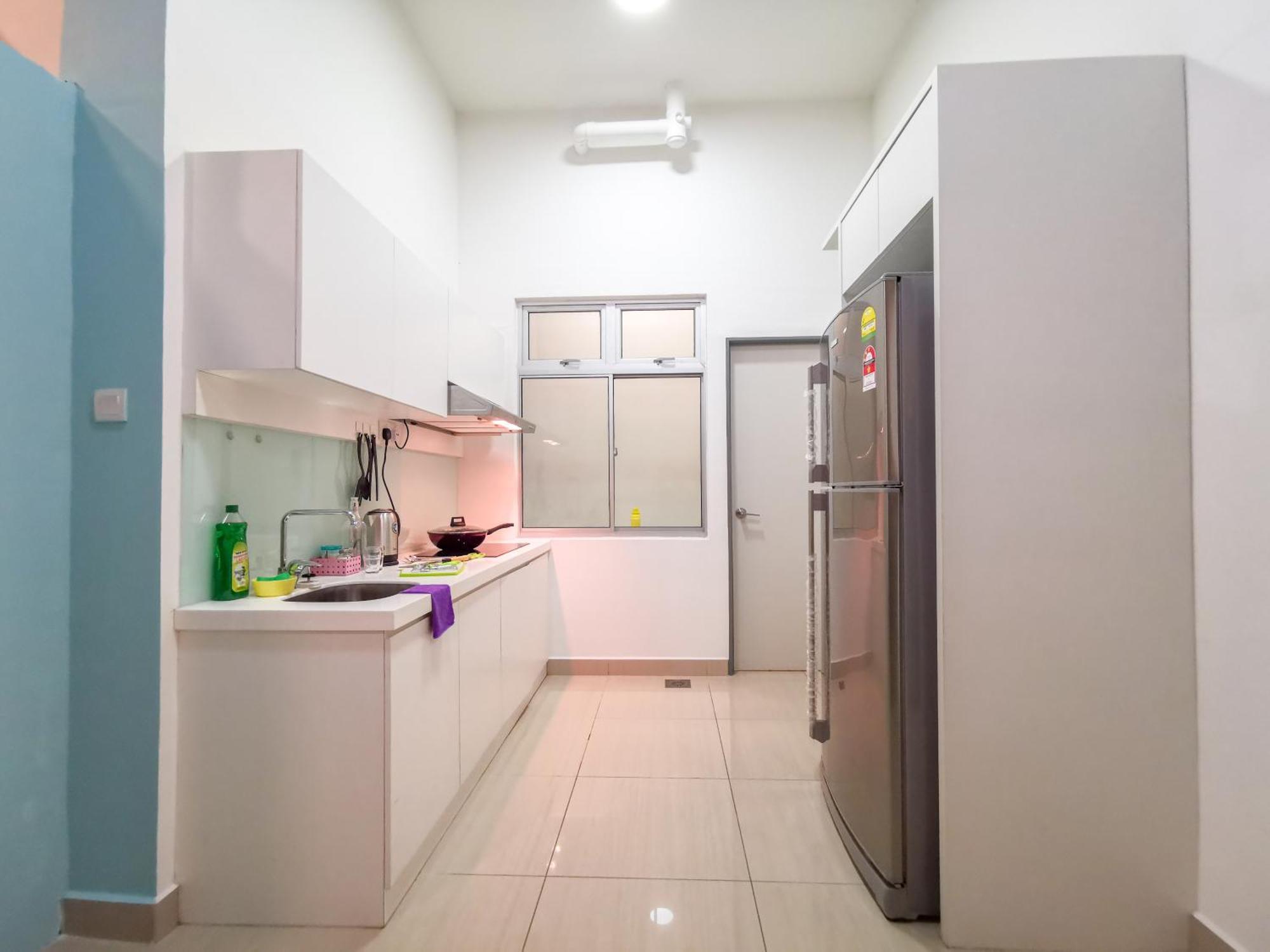 Manhattan Theme By Nest At Austin Heights Apartemen *