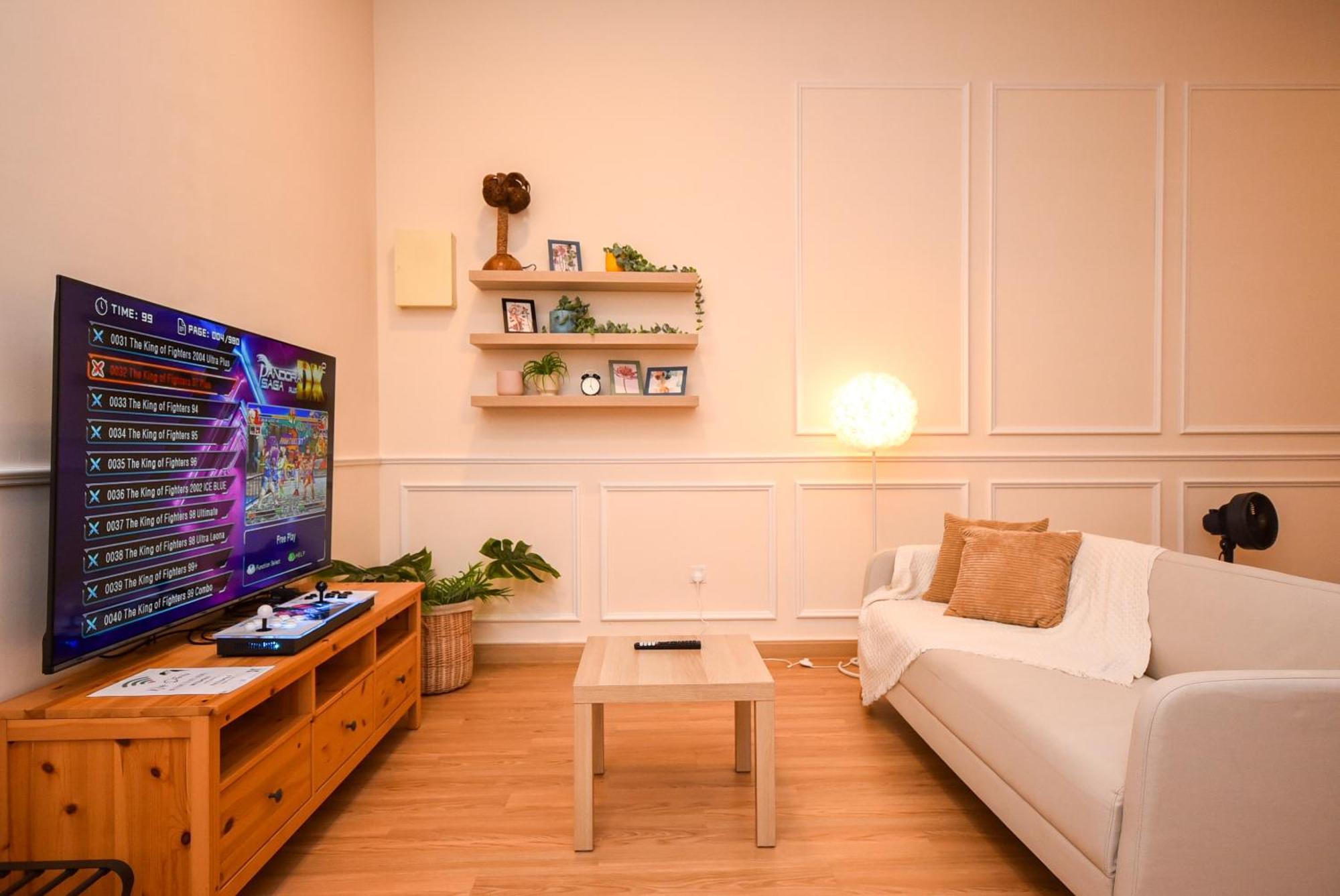 Manhattan Theme By Nest At Austin Heights Apartemen *